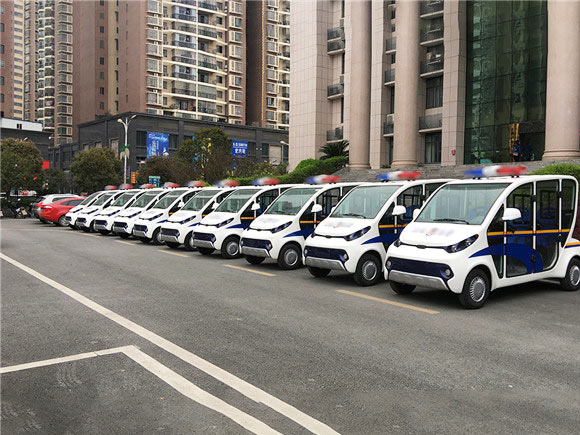 重慶南岸區(qū)人民政府交車現(xiàn)場(chǎng)--5座標(biāo)準(zhǔn)電動(dòng)巡邏車